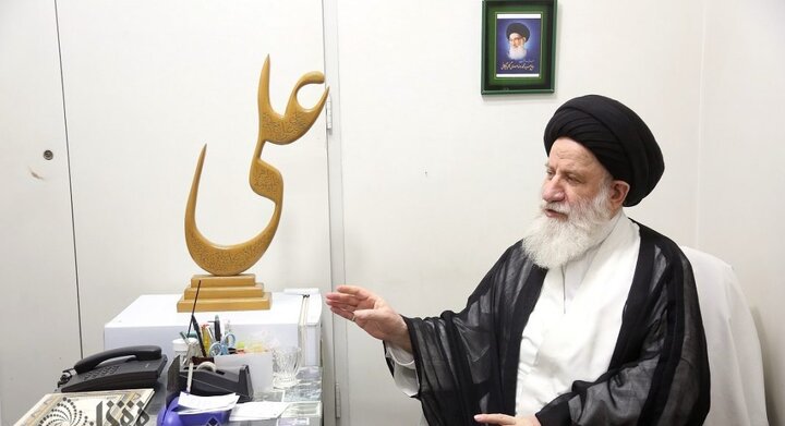 «سنت های حوزوی» در گفتگوی با آیت الله گلپایگانی: ارتباط روحانیت با مردم، نسبت به گذشته کمتر است/ علما با مردم، کنار مردم و همراه با مردم زیست می‌کردند