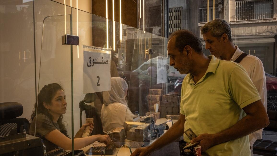 حکومت جولانی حقوق کارمندان در سوریه را برای مقابله با گرانی افزایش داد