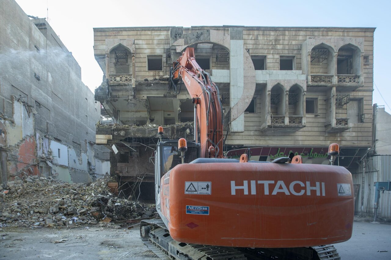 Al-Abbas Holy Shrine begins second phase of building demolition works within Bab Baghdad axis (+Photos)