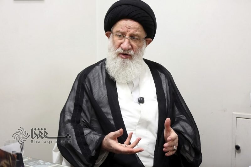 «سنت های حوزوی» در گفتگوی با آیت الله گلپایگانی: ارتباط روحانیت با مردم، نسبت به گذشته کمتر است/ علما با مردم، کنار مردم و همراه با مردم زیست میکردند