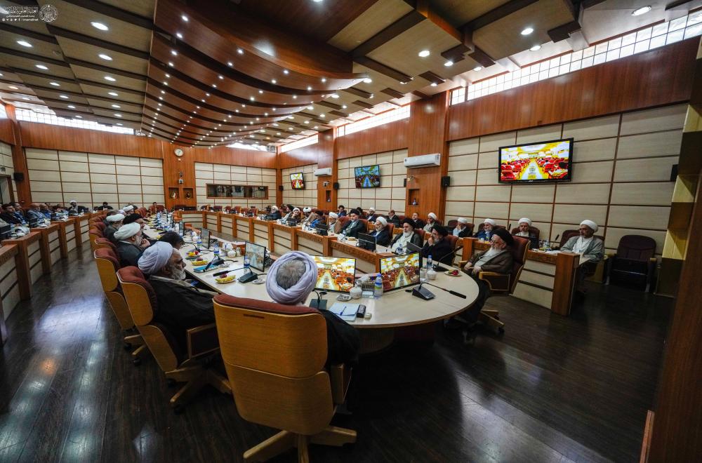 وفد العتبة العلويّة المقدّسة يلتقي بعلماء الحوزة العلمية في قم المقدّسة + صور