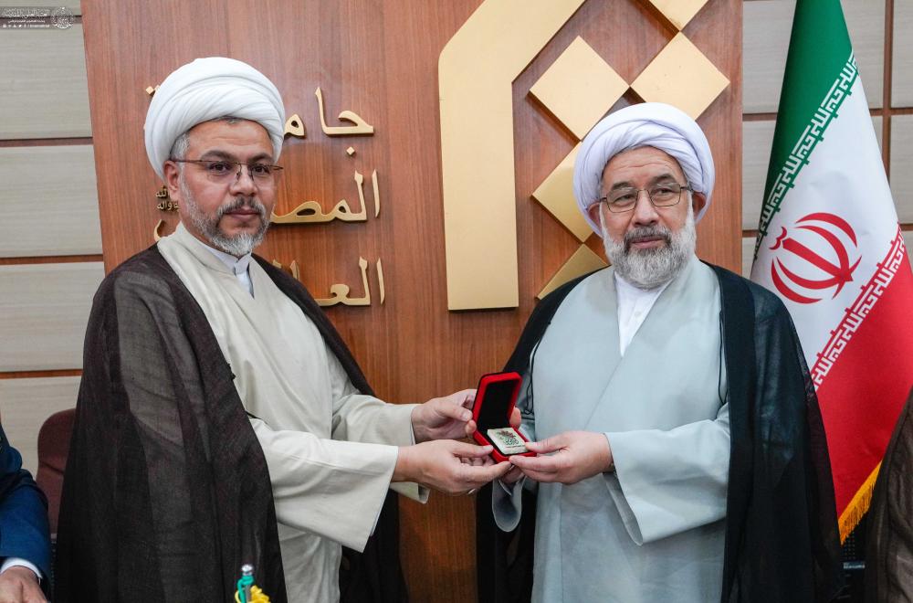 وفد العتبة العلويّة المقدّسة يلتقي بعلماء الحوزة العلمية في قم المقدّسة + صور