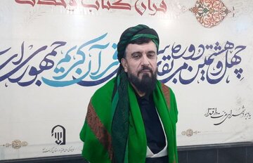 Mamoste Seyîd Îsa Berzencî ji Herêma Kurdistanê (Êraq) di gotûbêjekê de axivîye ku Îran wekî nîşanekê ji rêz û hîmayê di nasnameya çandî ya gelê kurd