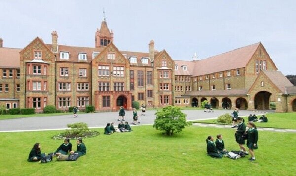 معلم انگلیسی به‌علت تمسخر باورهای دینی دانش‌آموزان مسلمان برای همیشه اخراج شد