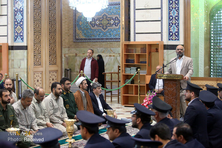 گل‌آرایی ضریح مطهر بانوی کرامت در روز میلاد حضرت زینب (س)