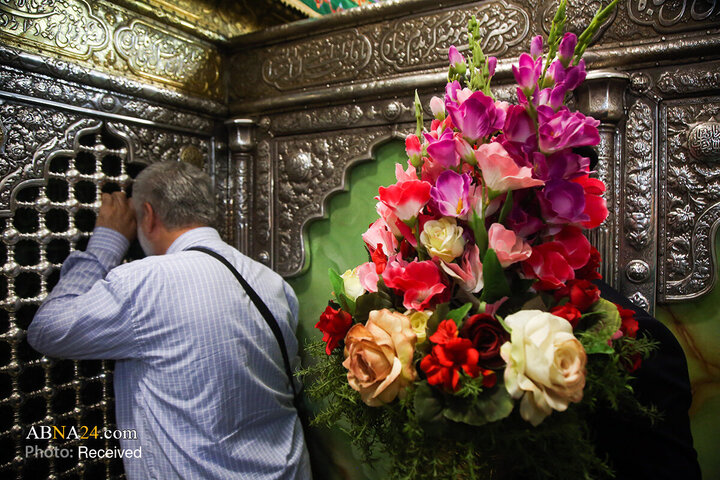 گلآرایی ضریح مطهر بانوی کرامت در روز میلاد حضرت زینب (س)