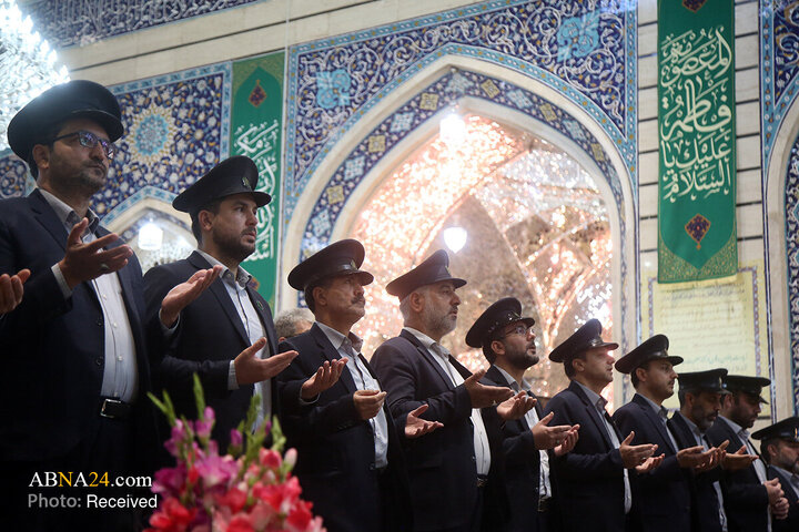 گل‌آرایی ضریح مطهر بانوی کرامت در روز میلاد حضرت زینب (س)