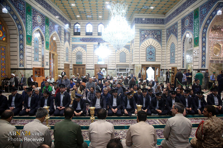 گل‌آرایی ضریح مطهر بانوی کرامت در روز میلاد حضرت زینب (س)