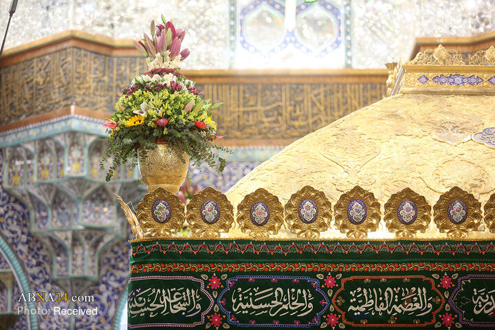 گلآرایی ضریح مطهر بانوی کرامت در روز میلاد حضرت زینب (س)