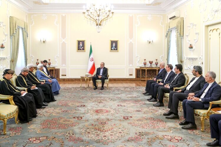 Pezeşkian Omanın daxili işlər nazirinə: İran və Oman həmişə bir-birinin yanında olub