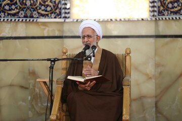 Grand Ayatollah Javadi Amoli: Pride is root of corruption in society