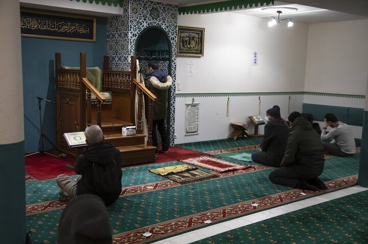 Xeşm (hers) musilmanên poitiers a fransa ji frotina mizgefta dîrokî ya bajar