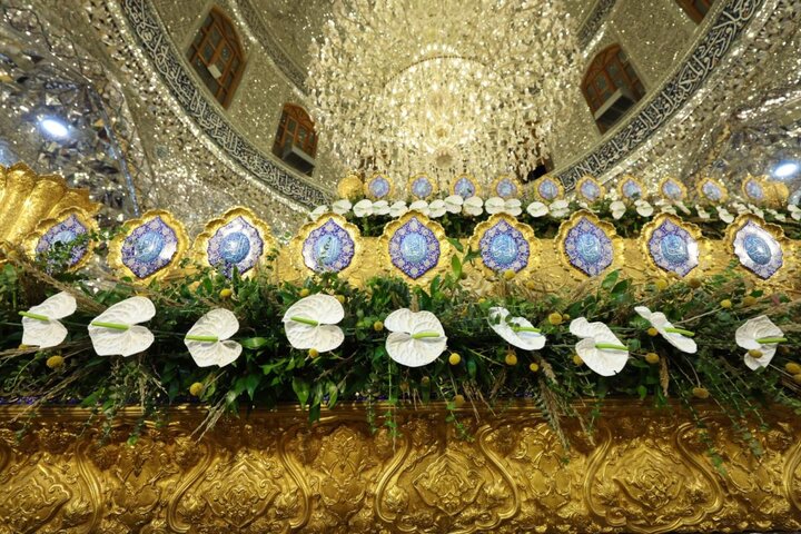 تقرير مصور/ إستعداداً لمولد السيدة "زينب" (ع).. مرقد مسلم بن عقيل عليه السلام يتزين بالورود