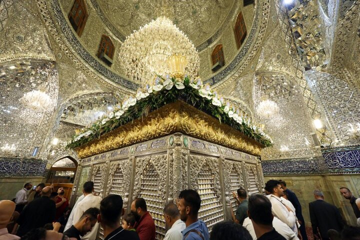 تقرير مصور/ إستعداداً لمولد السيدة "زينب" (ع).. مرقد مسلم بن عقيل عليه السلام يتزين بالورود