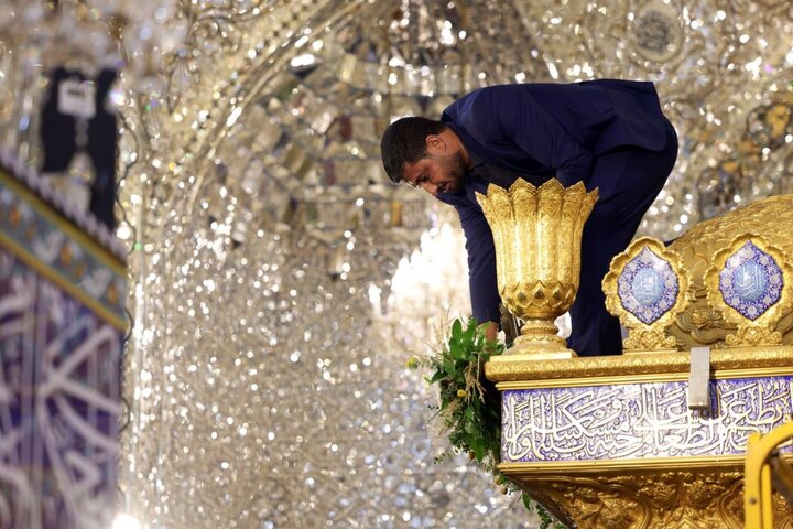 تقرير مصور/ إستعداداً لمولد السيدة "زينب" (ع).. مرقد مسلم بن عقيل عليه السلام يتزين بالورود