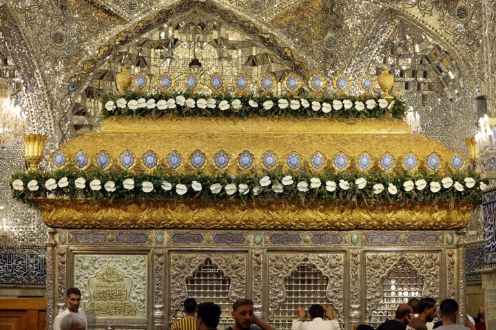 تقرير مصور/ إستعداداً لمولد السيدة "زينب" (ع).. مرقد مسلم بن عقيل عليه السلام يتزين بالورود