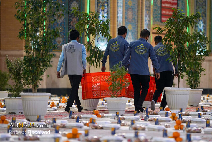 ضیافت پربرکت در حرم مطهر علوی، بهمناسبت میلاد حضرت زینب(س)