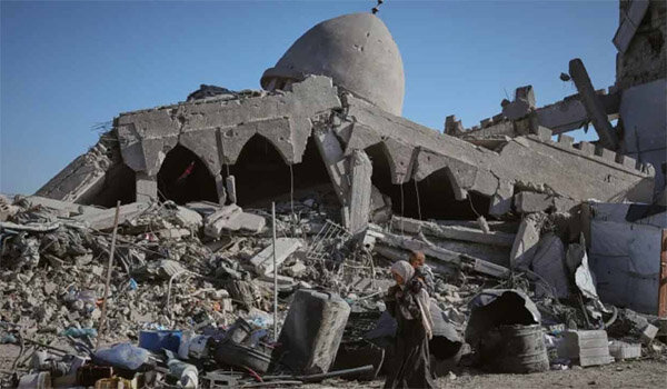 গাজায় ধ্বংসস্তূপে হাজার হাজার টন অবিস্ফোরিত বোমা।