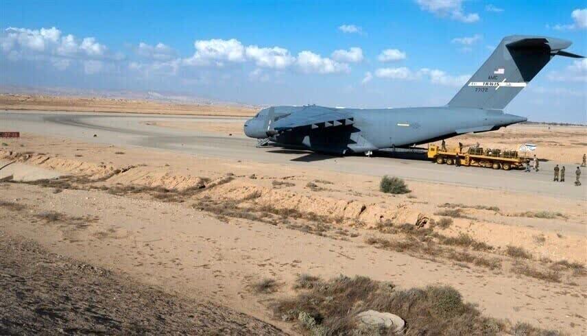 Isang military cargo plane ng Estados Unidos ang lumapag sa Kharab al-Jir airbase sa hilagang Al-Hasakah Isang military cargo plane ng Estados Unidos ang lumapag sa Kharab al-Jir airbase sa hilagang Al-Hasakah