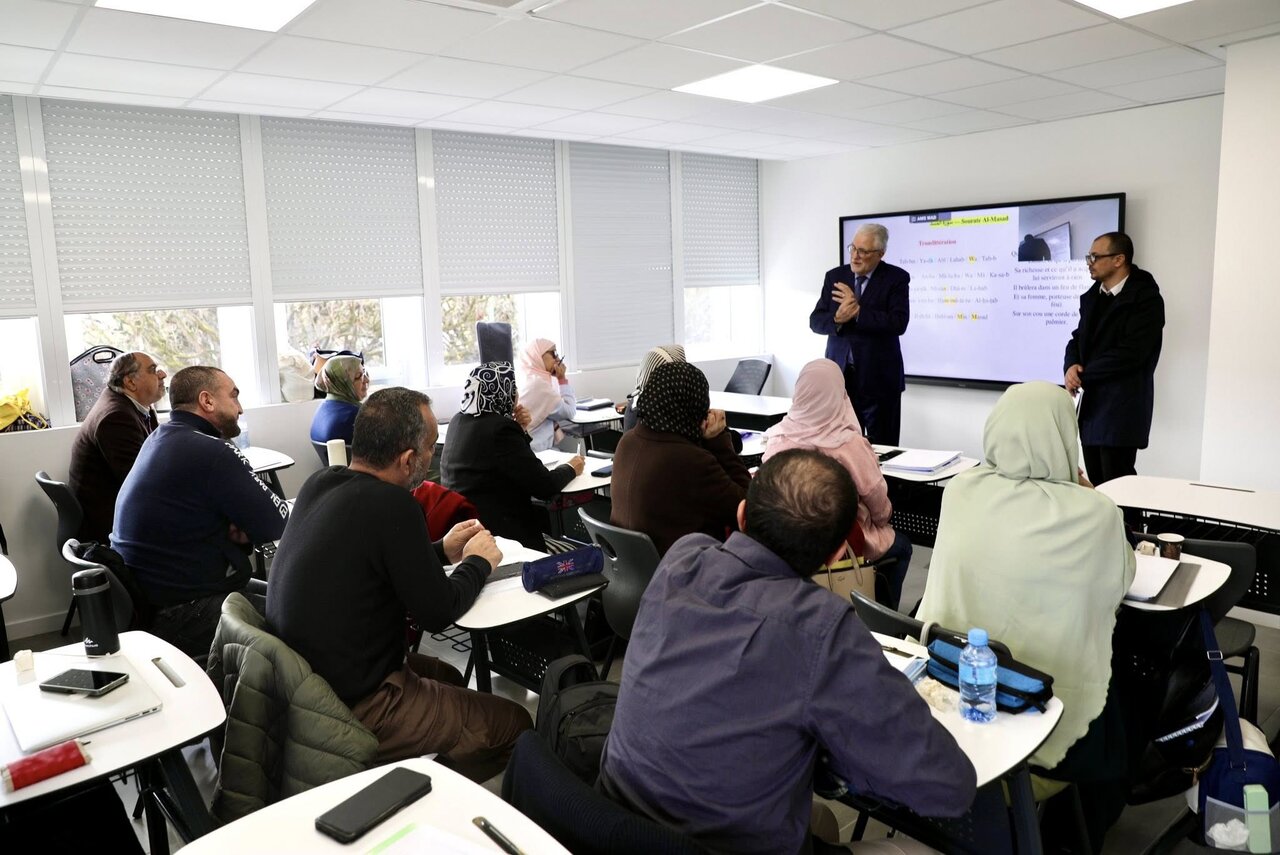 بازدید رئیس مسجد جامع پاریس از مدرسۀ اسلامی تازه‌تأسیس فرانسه + تصاویر