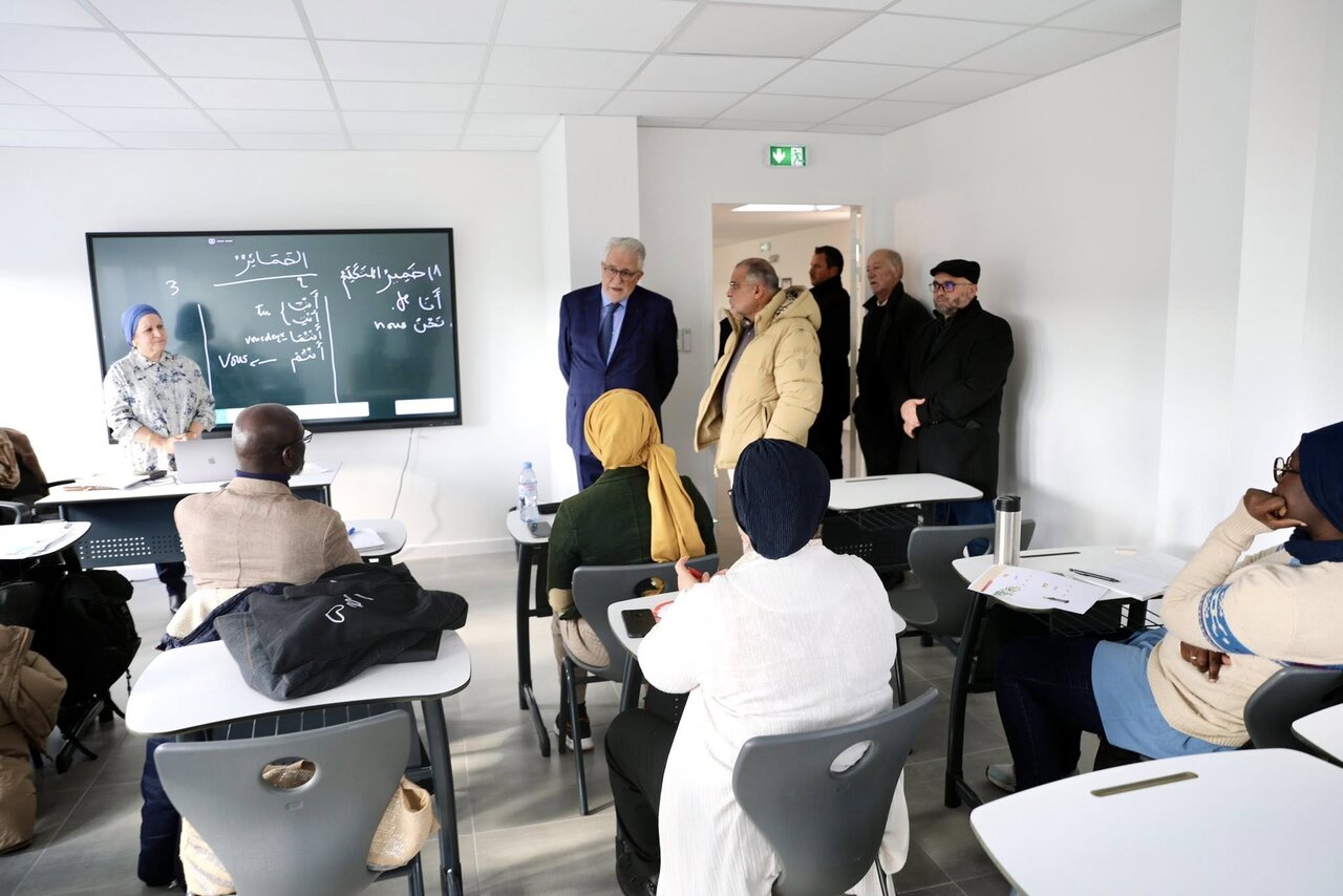 بازدید رئیس مسجد جامع پاریس از مدرسۀ اسلامی تازهتأسیس فرانسه + تصاویر