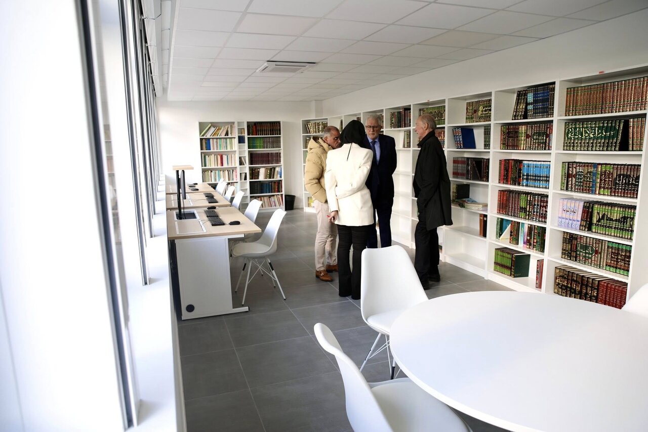 بازدید رئیس مسجد جامع پاریس از مدرسۀ اسلامی تازهتأسیس فرانسه + تصاویر