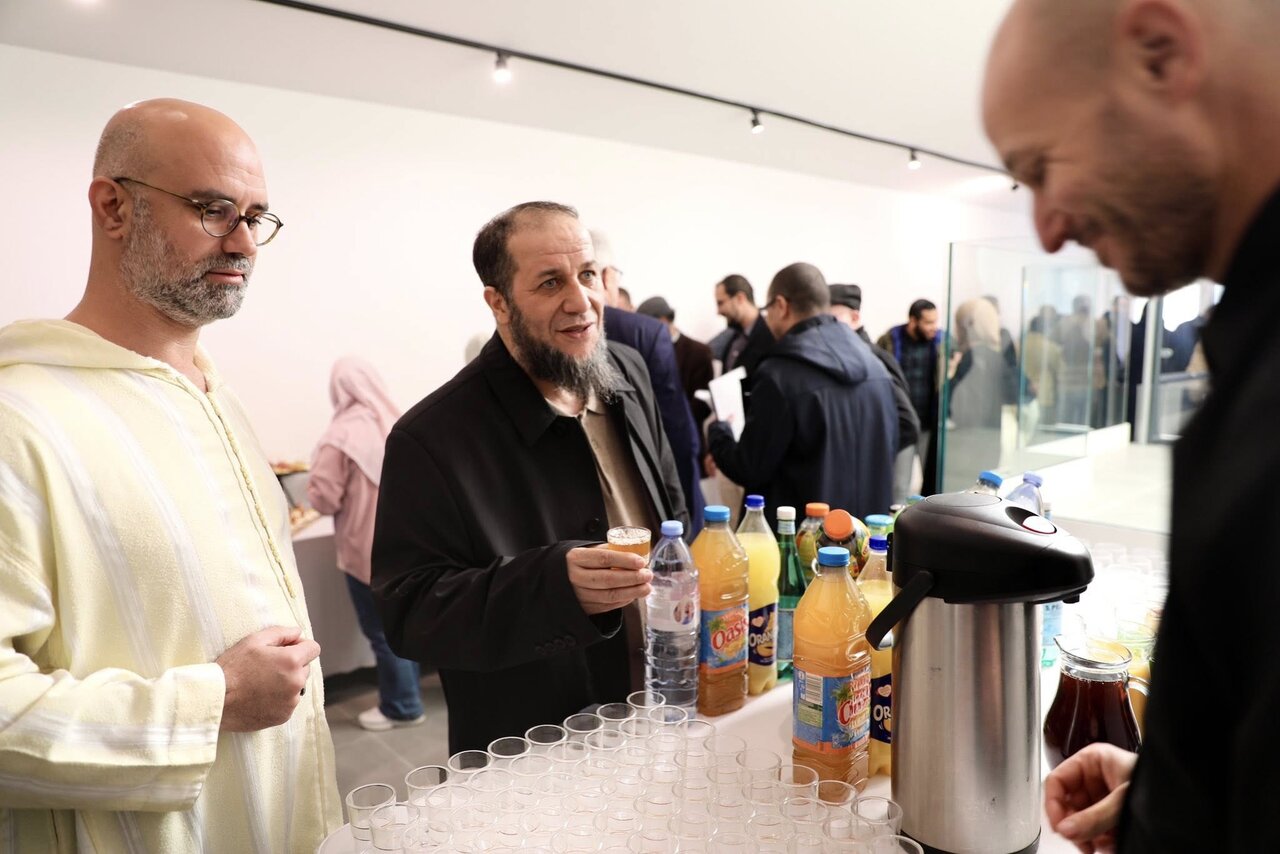 بازدید رئیس مسجد جامع پاریس از مدرسۀ اسلامی تازهتأسیس فرانسه + تصاویر