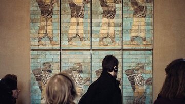 Apa saja yang Dicuri Makelar Museum Louvre dari Iran?