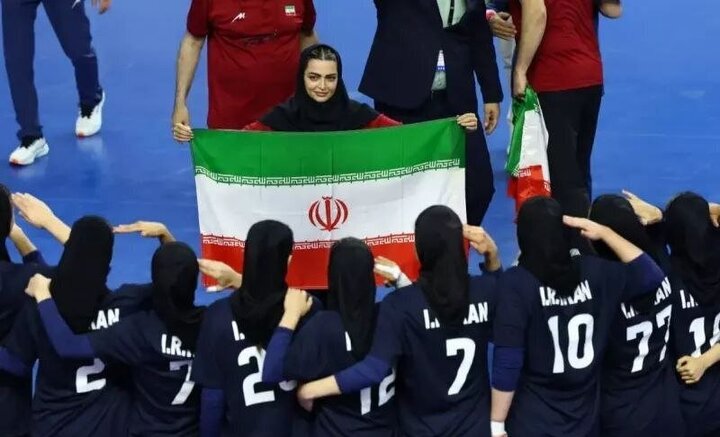 اراده و عِرق ملی دختران ایرانی باطل السحر دستگاه فریب دشمنان است