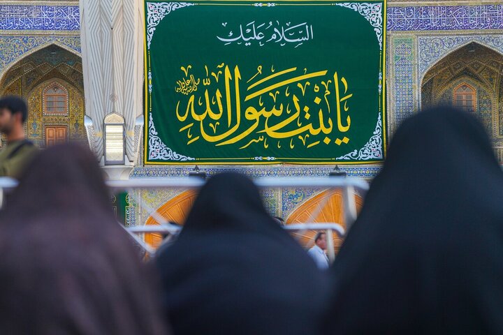 تقرير مصور/ خدم العتبة العلوية يشاركون في حفل ذكرى ولادة السيدة "زينب" (ع) في صحن أمير المؤمنين(ع)