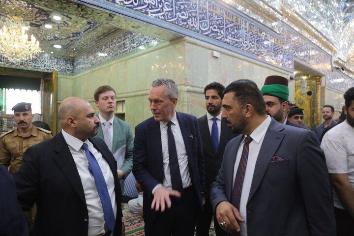 تقرير مصور/ القائم بالاعمال الهولندي في العراق: زيارتنا لكربلاء هو زيارة مرقد الامام الحسين (ع) والتعرف اكثر عن قصته