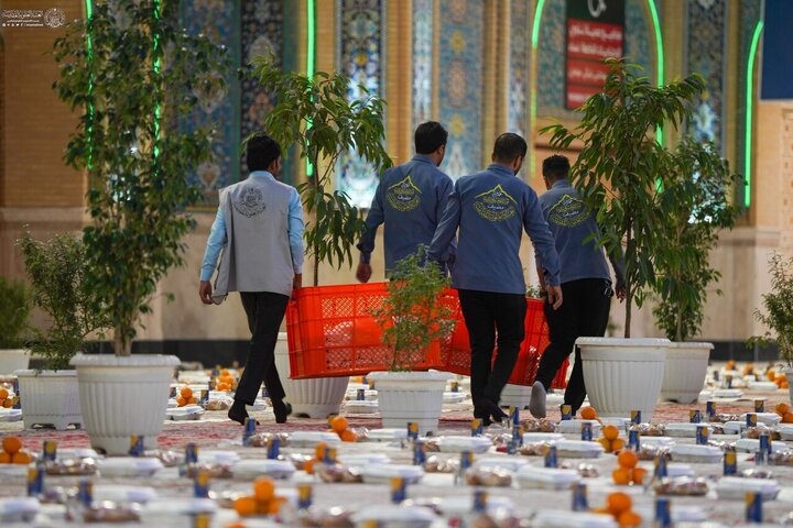 تقرير مصور/ تكريماً لمولد السيدة زينب (ع).. العتبة العلوية تستضيف الزوار في صحن فاطمة الزهراء التابع لحرم أمير المؤمنين(ع)