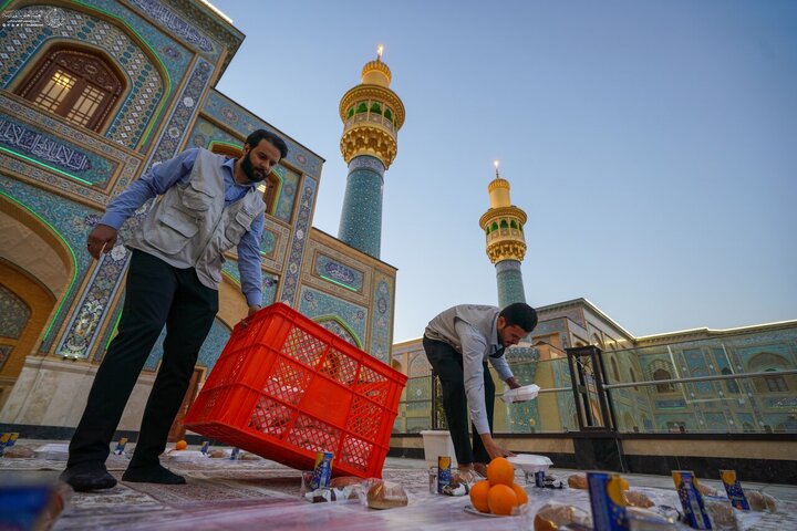 تقرير مصور/ تكريماً لمولد السيدة زينب (ع).. العتبة العلوية تستضيف الزوار في صحن فاطمة الزهراء التابع لحرم أمير المؤمنين(ع)
