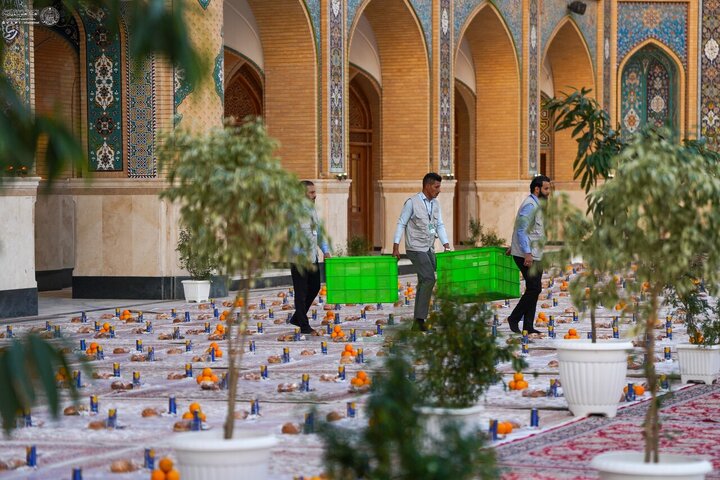 تقرير مصور/ تكريماً لمولد السيدة زينب (ع).. العتبة العلوية تستضيف الزوار في صحن فاطمة الزهراء التابع لحرم أمير المؤمنين(ع)