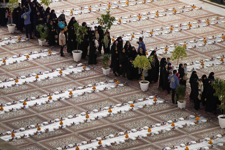 تقرير مصور/ تكريماً لمولد السيدة زينب (ع).. العتبة العلوية تستضيف الزوار في صحن فاطمة الزهراء التابع لحرم أمير المؤمنين(ع)