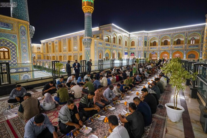 تقرير مصور/ تكريماً لمولد السيدة زينب (ع).. العتبة العلوية تستضيف الزوار في صحن فاطمة الزهراء التابع لحرم أمير المؤمنين(ع)