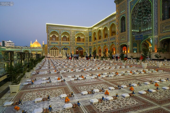 تقرير مصور/ تكريماً لمولد السيدة زينب (ع).. العتبة العلوية تستضيف الزوار في صحن فاطمة الزهراء التابع لحرم أمير المؤمنين(ع)