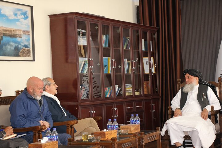 دیدار رئیس دفتر سازمان ملل متحد برای زنان با استاندار بامیان درباره توسعه تجارت بانوان