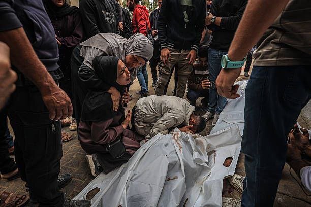 مشاهد حزينة من وداع شهداء اليوم في غزة