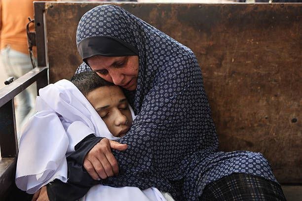 مشاهد حزينة من وداع شهداء اليوم في غزة