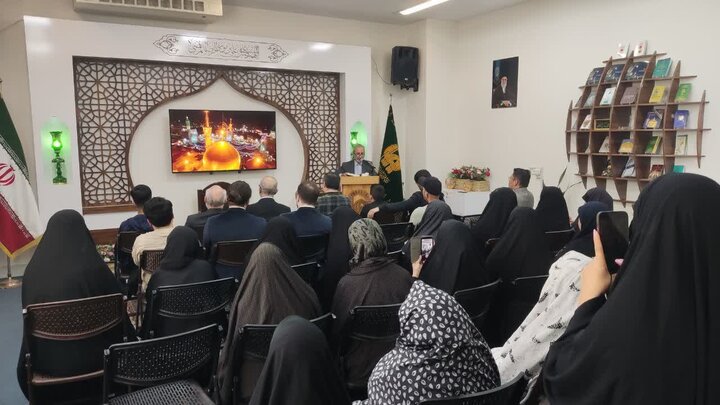 حضور زائران شیعه از سوئد در حرم امام رضا(ع) + تصاویر