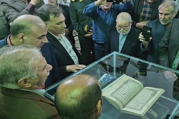 الكشف عن نسخة من القرآن الكريم عمرها 120 عامًا في شمال شرق إيران