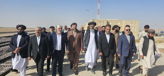 بازدید از مرز دوغارون و اسلام قلعه | غریب‌آبادی: مرزها باید محل همکاری و توسعه باشند