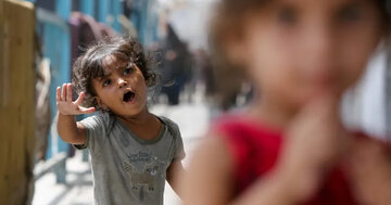 গাজায় এক দম্পতি ৩৬ এতিমের দায়িত্ব পালন করছেন ।