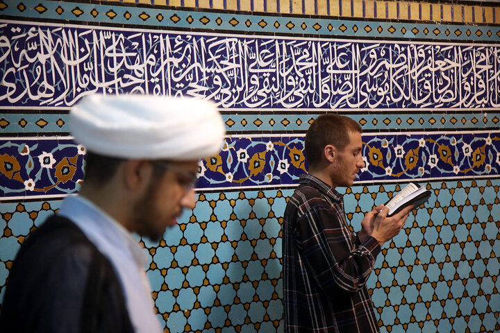 تقرير مصور/ أجواء روحانية في حرم السيدة "المعصومة"(ع) بمناسبة ولادة السيدة "زينب" (ع)
