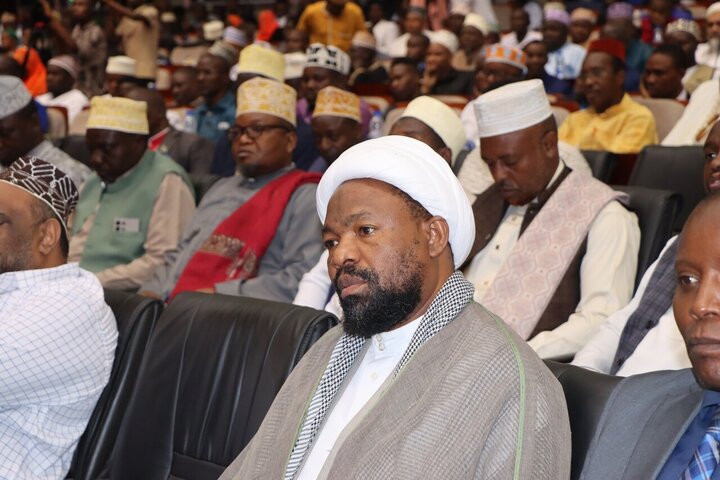 تقرير مصور/ عالم شيعي تنزاني يشارك في المؤتمر الوطني للسلام قبيل الانتخابات العامة لعام 2025