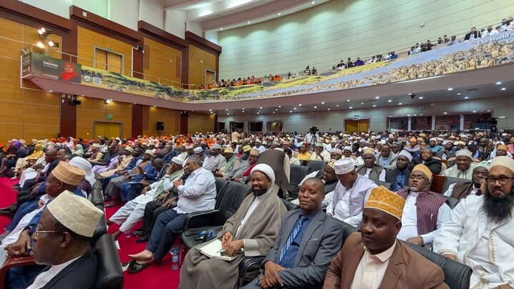 تقرير مصور/ عالم شيعي تنزاني يشارك في المؤتمر الوطني للسلام قبيل الانتخابات العامة لعام 2025