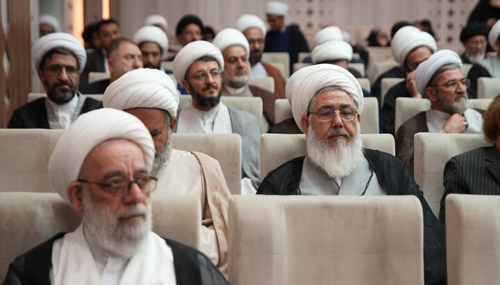 تقرير مصور/ اختتام فعاليات مؤتمر الميرزا محمد حسين النائيني بمدينة مشهد المقدسة