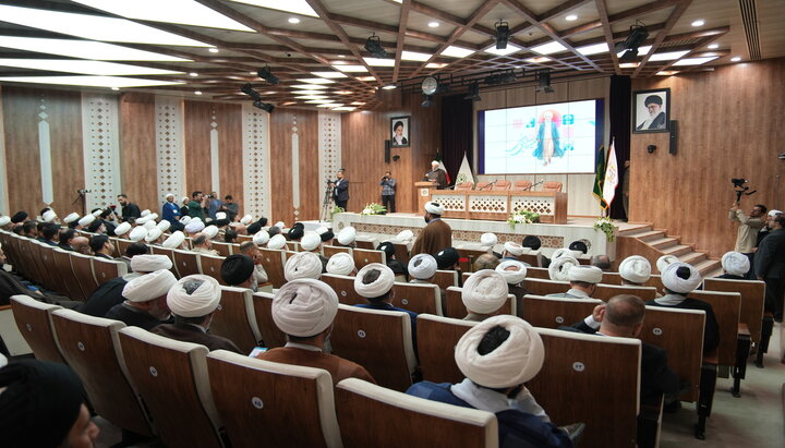 تقرير مصور/ اختتام فعاليات مؤتمر الميرزا محمد حسين النائيني بمدينة مشهد المقدسة