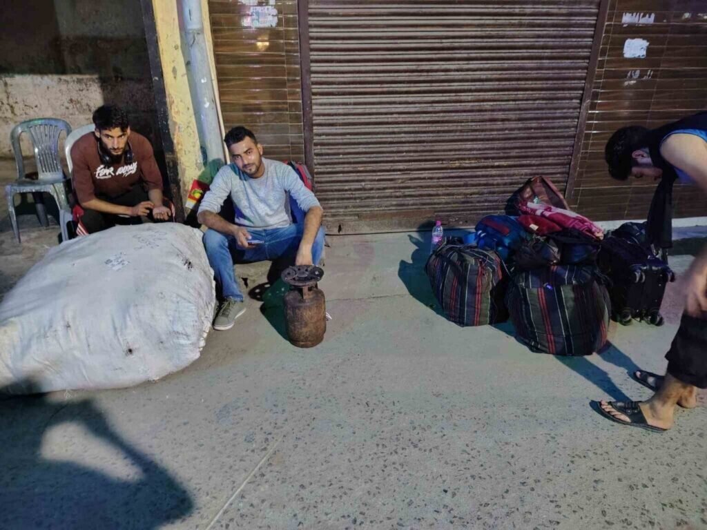 بھارت میں آرٹ نمائش کے دوران اسلام دشمنی؛ کشمیری فنکاروں کو رہائش سے محروم کر دیا گیا بھارت میں آرٹ نمائش کے دوران اسلام دشمنی؛ کشمیری فنکاروں کو رہائش سے محروم کر دیا گیا